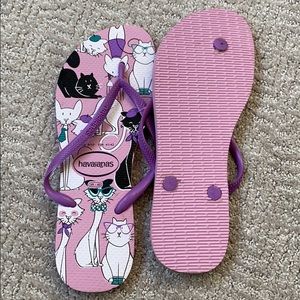 Havaianas flip flops cats